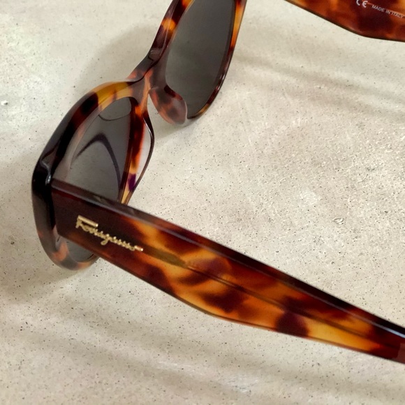 Salvatore Ferragamo Sunglasses - Picture 5 of 5